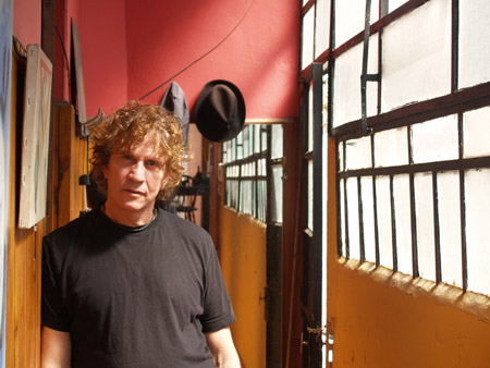 Pedro Loeb en su casa de San Telmo. Foto: Constanza Gnecco.