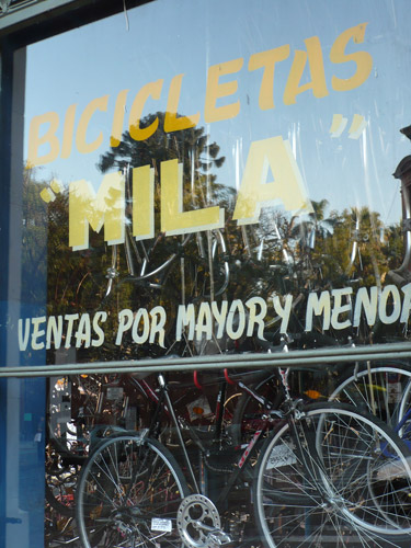 La bicicletería Mila, un clásico al lado del Parque Lezama. Foto: Edio Bassi. La bicicletería Mila, un clásico al lado del Parque Lezama. Foto: Edio Bassi.