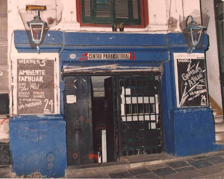 La antigua fachada del club Parakultural. La antigua fachada del club Parakultural.